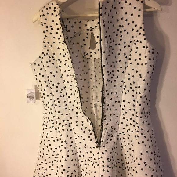 White and black, sleeveless, fit and flare dress - Picture 7 of 7